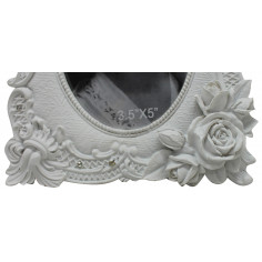 Moldura fotográfica independente em resina com acabamento branco antigo L14,5xDP3xA19,5 cm 2