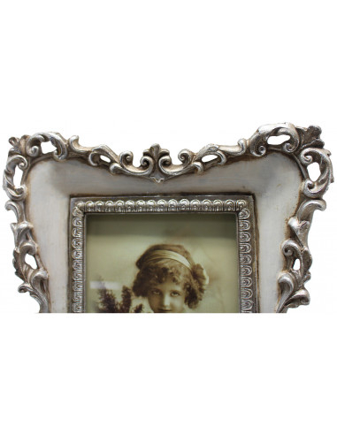 Portafoto da appoggio verticale/orizzontale in resina finitura argento e bianca anticata L19,5xPR3xH24 cm Portafoto da appoggio verticale/orizzontale in resina finitura argento e bianca anticata L19,5xPR3xH24 cm