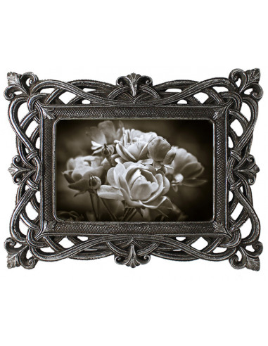 Portafoto da appoggio verticale/orizzontale in resina finitura argento anticata L18,5xPR2xH24 cm Portafoto da appoggio verticale/orizzontale in resina finitura argento anticata L18,5xPR2xH24 cm