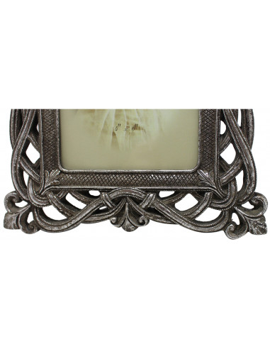 Portafoto da appoggio verticale/orizzontale in resina finitura argento anticata L18,5xPR2xH24 cm Portafoto da appoggio verticale/orizzontale in resina finitura argento anticata L18,5xPR2xH24 cm