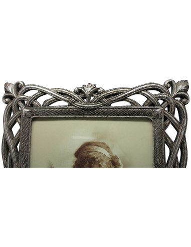 Portafoto da appoggio verticale/orizzontale in resina finitura argento anticata L31xPR2xH36 cm Portafoto da appoggio verticale/orizzontale in resina finitura argento anticata L31xPR2xH36 cm