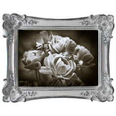 Moldura fotográfica independente vertical/horizontal em resina com acabamento branco antigo L18xDP3,5xA23 cm 2