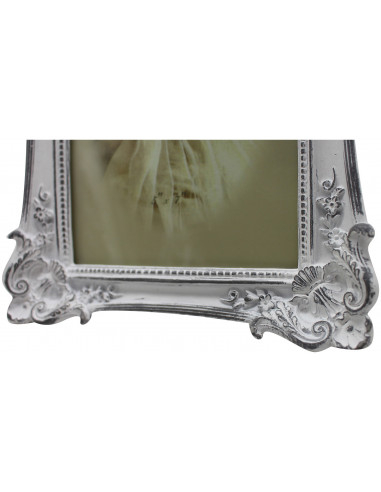 Portafoto da appoggio verticale/orizzontale in resina finitura bianca anticata L18xPR3,5xH23 cm Portafoto da appoggio verticale/orizzontale in resina finitura bianca anticata L18xPR3,5xH23 cm