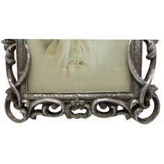 Portafoto da appoggio a cuore in resina finitura argento anticata L23,5xPR2xH32 cm 2