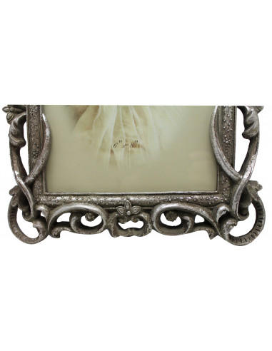 Portafoto da appoggio a cuore in resina finitura argento anticata L23,5xPR2xH32 cm Portafoto da appoggio a cuore in resina finitura argento anticata L23,5xPR2xH32 cm