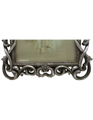 Portafoto da appoggio a cuore in resina finitura argento anticata L29,5xPR2xH39 cm Portafoto da appoggio a cuore in resina finitura argento anticata L29,5xPR2xH39 cm