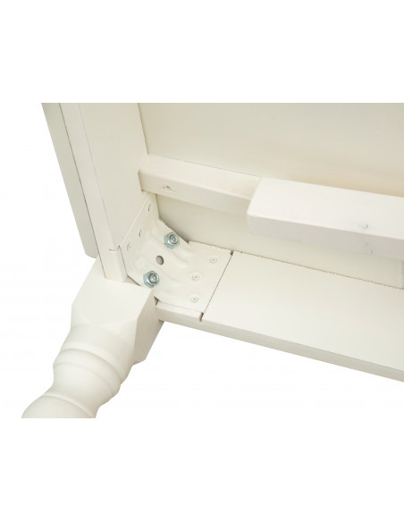 Shabby extendable table in white finish wood: detail of the leg retainer. By Biscottini