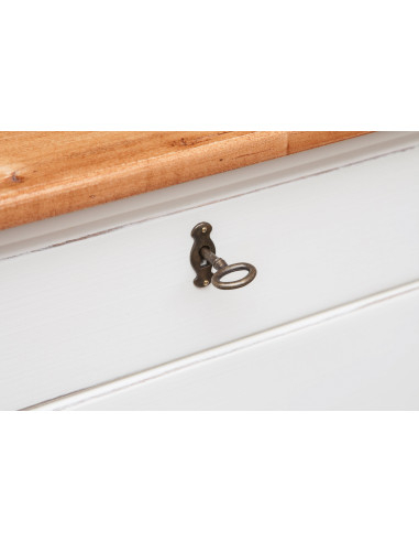 Comò  in legno massello di tiglio struttura bianca anticata piano finitura naturale:foto particolare serratura - Biscottini.it Comò  in legno massello di tiglio struttura bianca anticata piano finitura naturale:foto particolare serratura - Biscottini.it