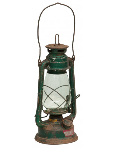 Vecchia lanterna a petrolio in metallo L15xPR15xH32 cm finiture assortite - Biscottini.it Vecchia lanterna a petrolio in metallo L15xPR15xH32 cm finiture assortite - Biscottini.it