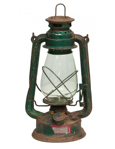 Vecchia lanterna a petrolio in metallo L15xPR15xH32 cm finiture assortite - Biscottini.it Vecchia lanterna a petrolio in metallo L15xPR15xH32 cm finiture assortite - Biscottini.it