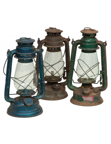 Vecchia lanterna a petrolio in metallo L15xPR15xH32 cm finiture assortite - Biscottini.it Vecchia lanterna a petrolio in metallo L15xPR15xH32 cm finiture assortite - Biscottini.it