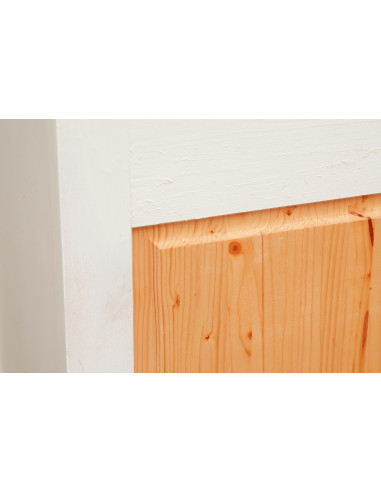 Comò Country in legno massello di tiglio struttura bianca anticata piano finitura noce 107x47x80 cm Comò Country in legno massello di tiglio struttura bianca anticata piano finitura noce 107x47x80 cm