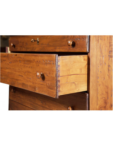 Cômoda country em madeira maciça de limão, acabamento em nogueira 114x49x99 cm Cômoda country em madeira maciça de limão, acabamento em nogueira 114x49x99 cm