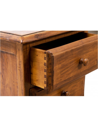 Mesa de cabeceira country em madeira maciça de tília, acabamento em nogueira, 55x35x65 cm Mesa de cabeceira country em madeira maciça de tília, acabamento em nogueira, 55x35x65 cm