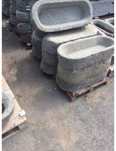 Banheira de pedra antiga, tamanhos variados Banheira de pedra antiga, tamanhos variados