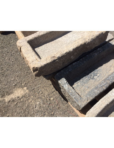 Banheira de pedra antiga, tamanhos variados Banheira de pedra antiga, tamanhos variados