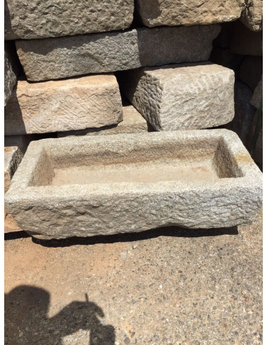 Banheira de pedra antiga, tamanhos variados Banheira de pedra antiga, tamanhos variados