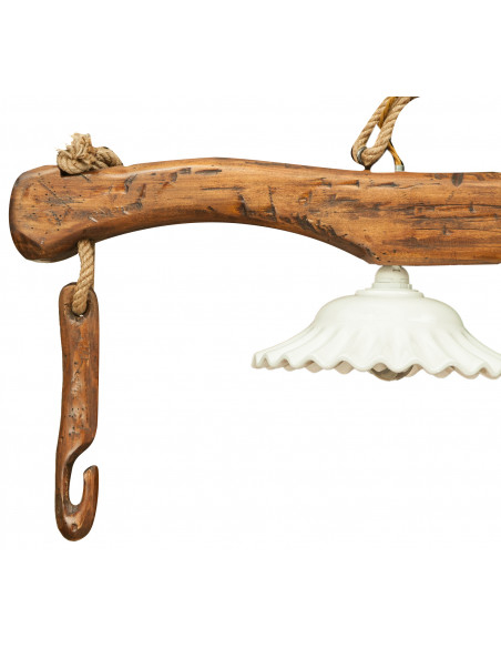 Giogo lampadario in legno massello di tiglio: foto particolare gacio e paralume - Biscottini.it