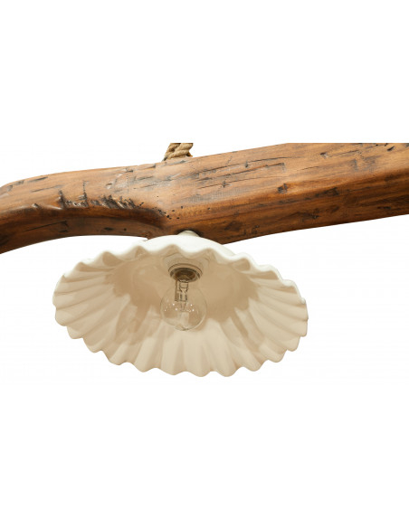 Giogo lampadario in legno massello di tiglio: foto particolare del paralume in ceramica - Biscottini.it