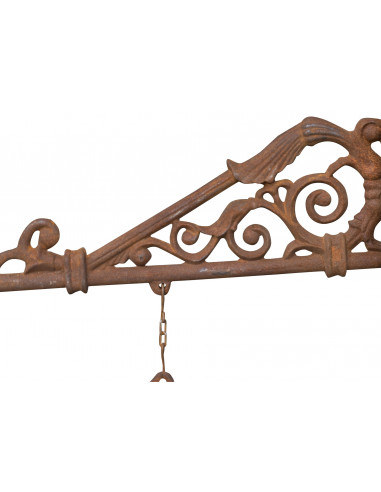 Insegna a parete in fusione di ghisa: foto particolare del braccio di sostegno - Biscottini.it Insegna a parete in fusione di ghisa: foto particolare del braccio di sostegno - Biscottini.it