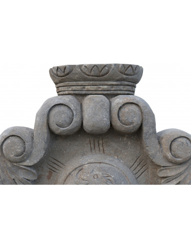 Brasão de pedra: foto de uma vista particular da parte superior - Biscottini.it Brasão de pedra: foto de uma vista particular da parte superior - Biscottini.it