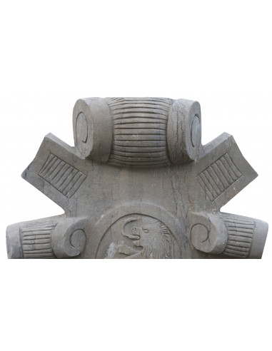 Brasão de pedra: foto particular da parte superior - Biscottini.it Brasão de pedra: foto particular da parte superior - Biscottini.it