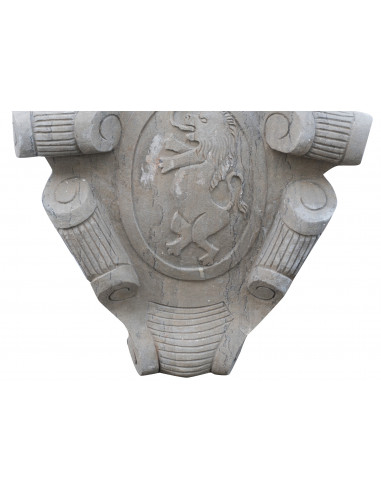 Brasão de pedra: foto particular da parte inferior - Biscottini.it Brasão de pedra: foto particular da parte inferior - Biscottini.it