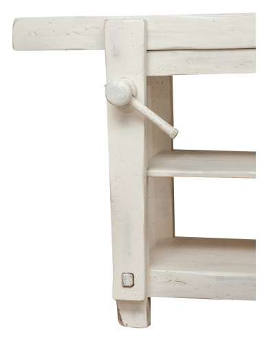 Banco da lavoro Country in legno massello di tiglio finitura bianca anticata: foto particolare con morsa - Biscottini.it Banco da lavoro Country in legno massello di tiglio finitura bianca anticata: foto particolare con morsa - Biscottini.it