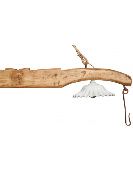 Giogo lampadario in legno massello di tiglio finitura naturale: foto particolare paralume e gancio- Biscottini.it