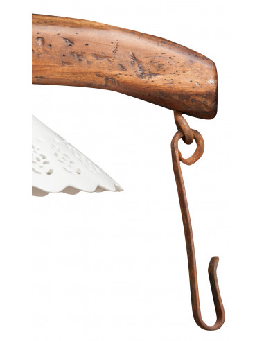 Giogo lampadario in legno massello di tiglio finitura noce:foto gancio di traino in ferro - Biscottini.it Giogo lampadario in legno massello di tiglio finitura noce:foto gancio di traino in ferro - Biscottini.it