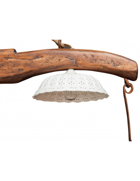 Giogo lampadario in legno massello di tiglio finitura noce: foto vista particolare paralume - Biscottini.it