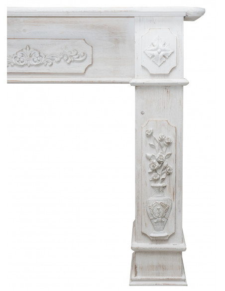 Cornice camino in legno finitura bianca anticata: foto particolare lato dx -Biscottini.it