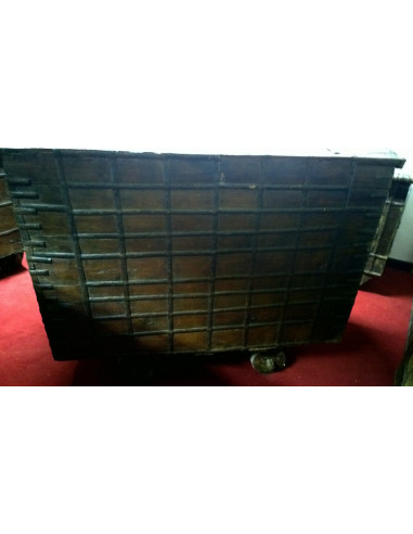 Vecchio forziere in legno  e ferro L126xPR65xH106 cm - Biscottini.it Vecchio forziere in legno  e ferro L126xPR65xH106 cm - Biscottini.it