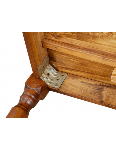 Mesa extensible de madera del país, Made in Italy. Detalle de la fijación de la pierna.