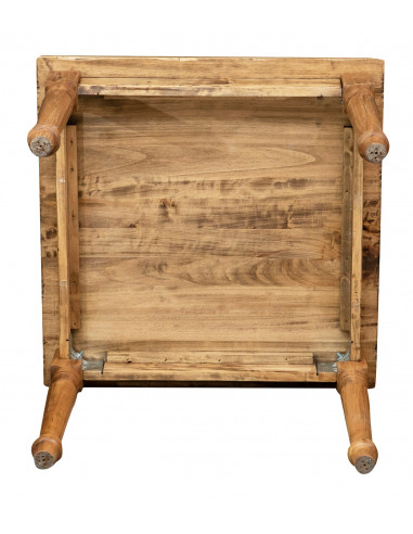 Tavolo Country quadrato  in legno massello di tiglio finitura naturale .Particolare della struttura.  Made in Italy Tavolo Country quadrato  in legno massello di tiglio finitura naturale .Particolare della struttura.  Made in Italy