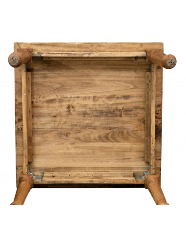 Square Country table in solid linden wood, natural finish. Detail of the under table. Made in Italy Square Country table in solid linden wood, natural finish. Detail of the under table. Made in Italy
