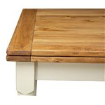 Mesa Country extensível em madeira maciça de cal, estrutura branca antiga, tampo natural L90xDP90xA80 cm. Feito na Itália