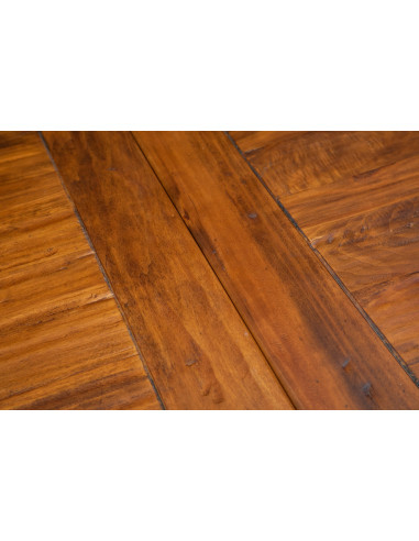 Tavolo allungabile Made in Italy in legno massello bicolore, particolare del piano con l'allunga Tavolo allungabile Made in Italy in legno massello bicolore, particolare del piano con l'allunga