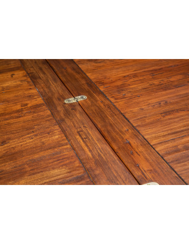 Mesa plegable extensible de campo de madera maciza. Detalle del plan con extensión abierta. Hecho en italia Mesa plegable extensible de campo de madera maciza. Detalle del plan con extensión abierta. Hecho en italia