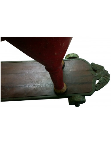 Cavalo com rodas de madeira pintadas L45xDP151xH155 cm Cavalo com rodas de madeira pintadas L45xDP151xH155 cm