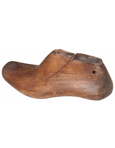 Vecchia forma di scarpa anticata in legno misure e forme assortite Vecchia forma di scarpa anticata in legno misure e forme assortite