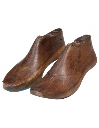 Vecchia forma di scarpa anticata in legno misure e forme assortite Vecchia forma di scarpa anticata in legno misure e forme assortite